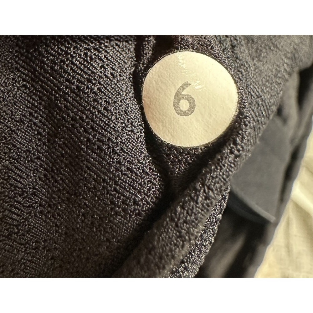 Lululemon Tank Top Womens 6 Gray Black Hot N Sweaty Built In Bra - Picture 7 of 9